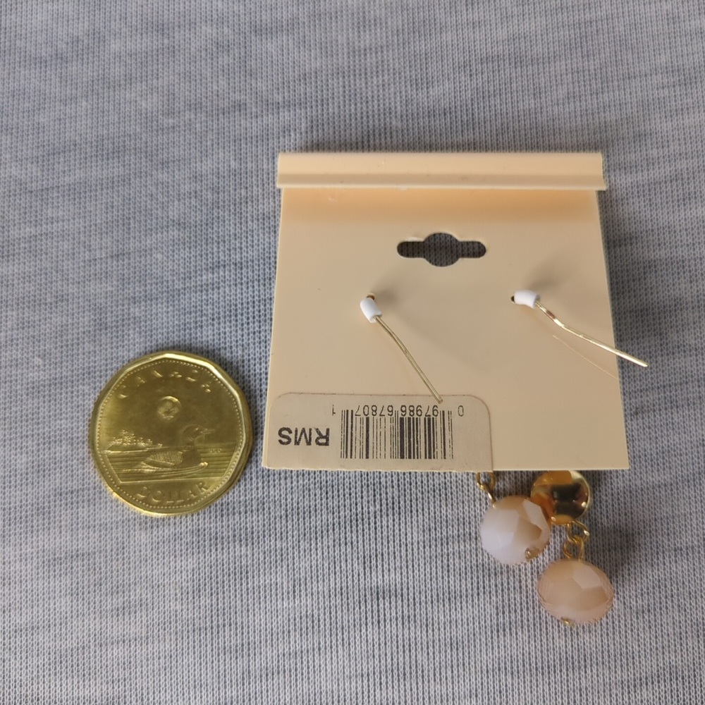 Lot of Earrings, Pin and Ring - Picture 4 of 9